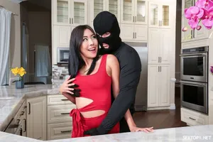 Gặp lại cô em họ giờ đã trưởng thành và vô cùng dâm đãng
