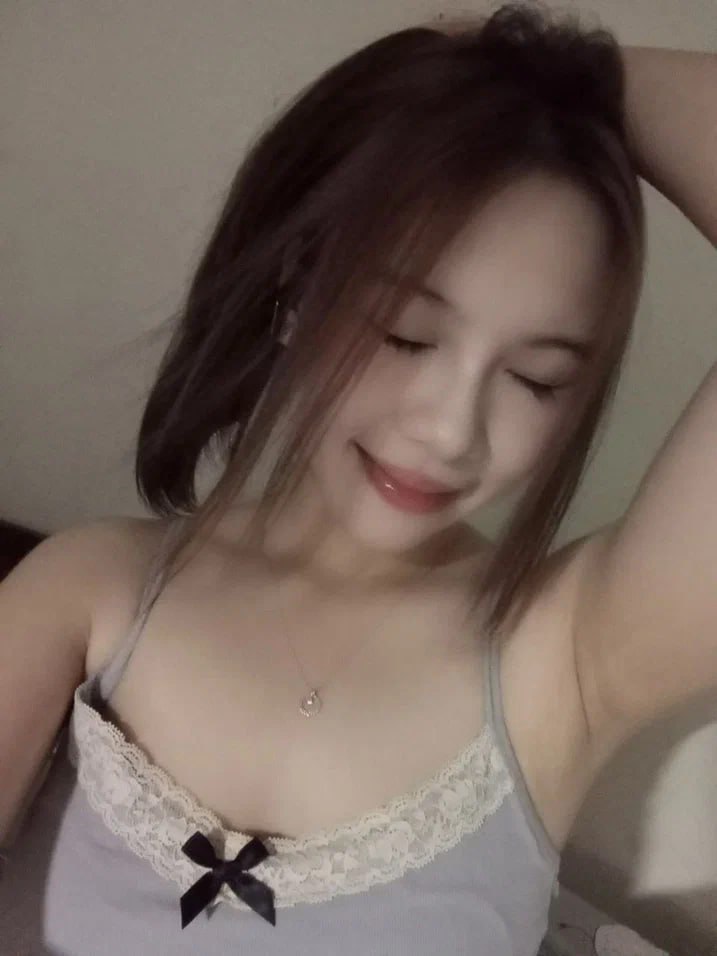 Ngực siêu to, ngực trắng và to, lộ mặt, top nữ, đánh nhau với em trai, không bao cao su, tắm, kích thích đối thoại sâu trong họng